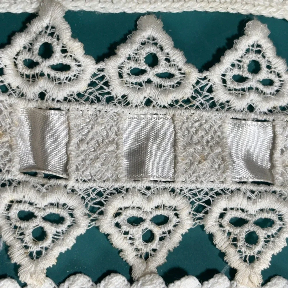 Vintage‎ White Crochet Lace Trim Lot 6pc Heart Satin Ribbon Junk Journal Sewing